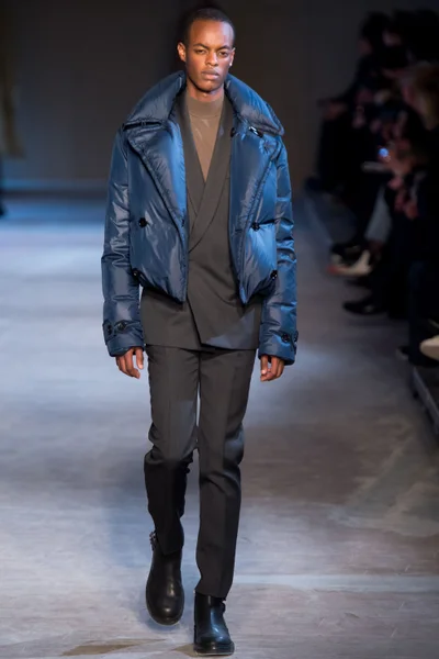 Look 15